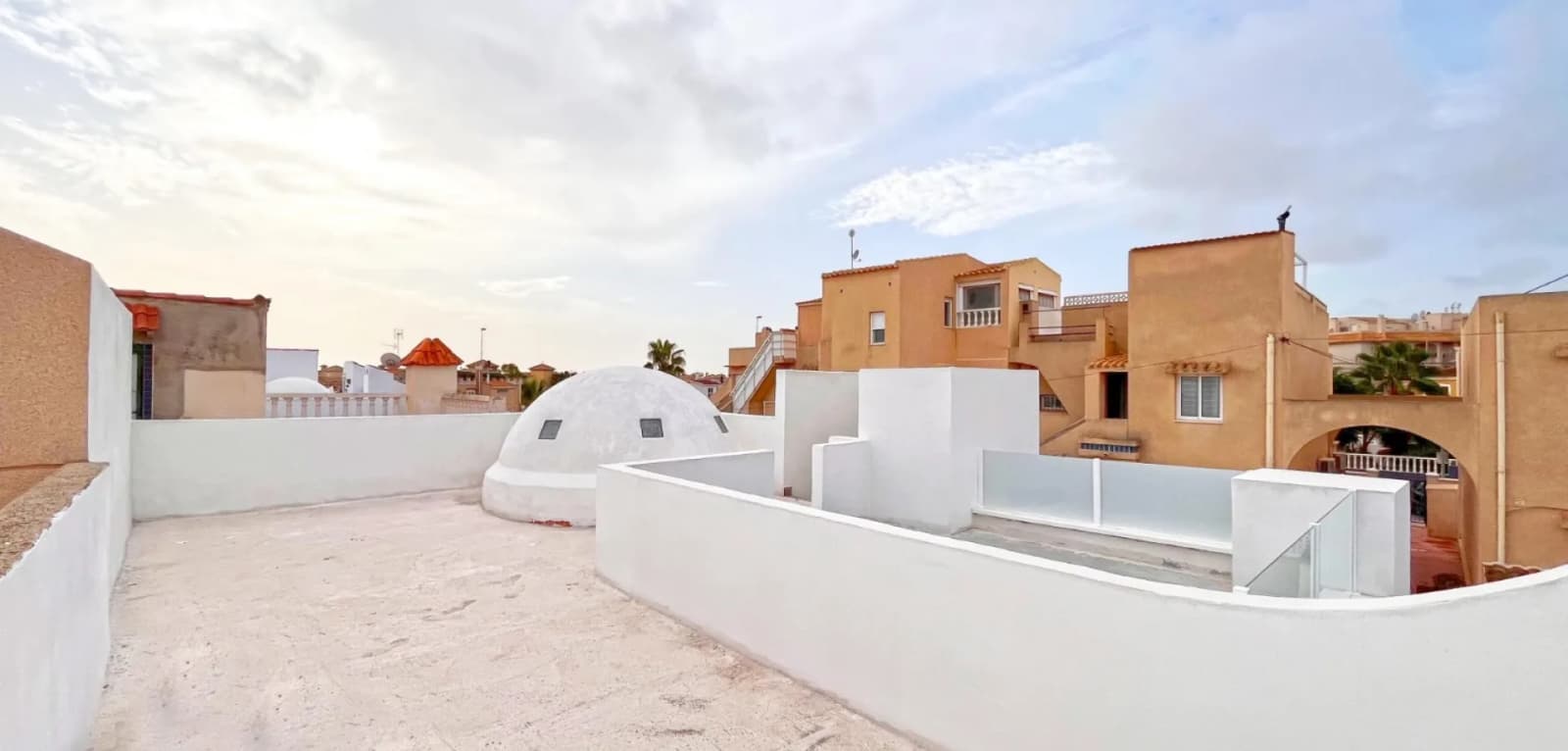 Bungalow de 2 dormitorios en venta en Orihuela Costa, Costa Blanca (Alicante) - Image 2