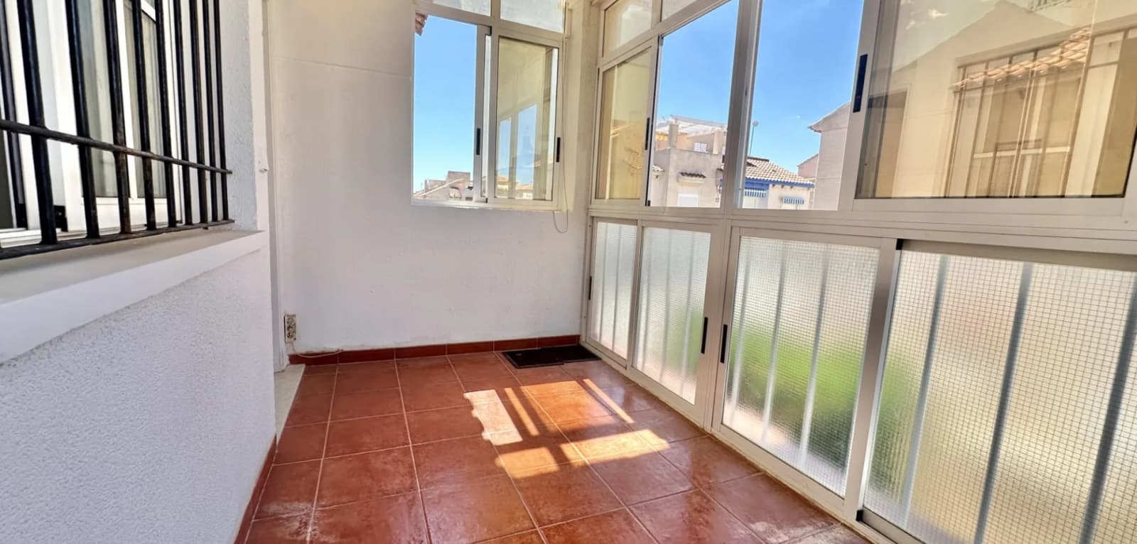 Apartment de 2 dormitorios en venta en Orihuela Costa, Costa Blanca (Alicante) - Image 3