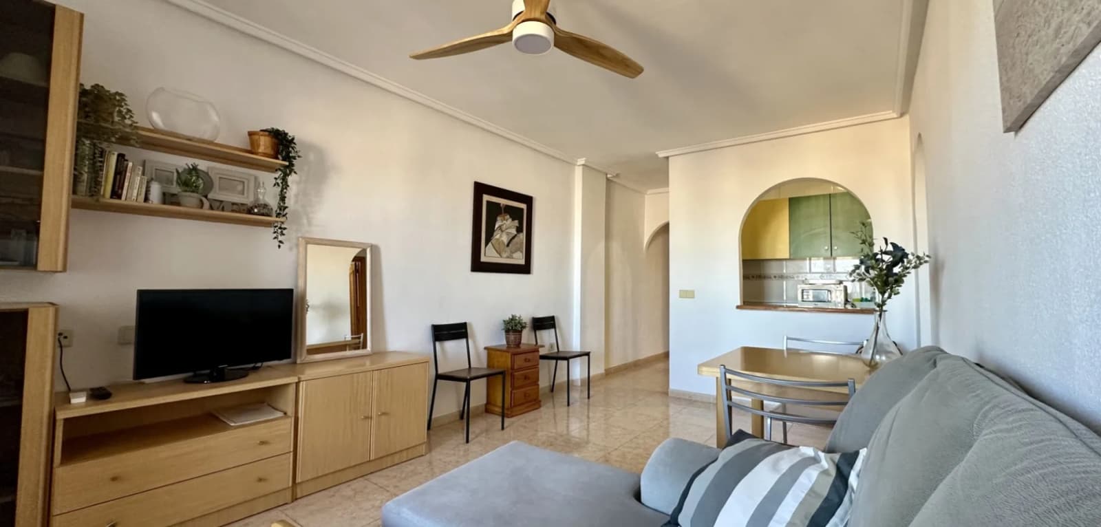 Apartment de 2 dormitorios en venta en Torrevieja, Costa Blanca (Alicante) - Image 2