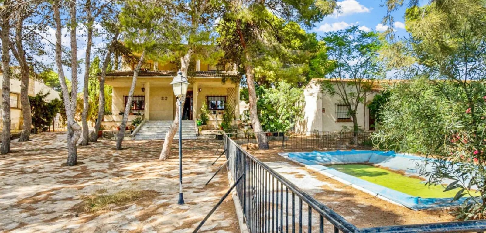 Detached Villa In Torrevieja