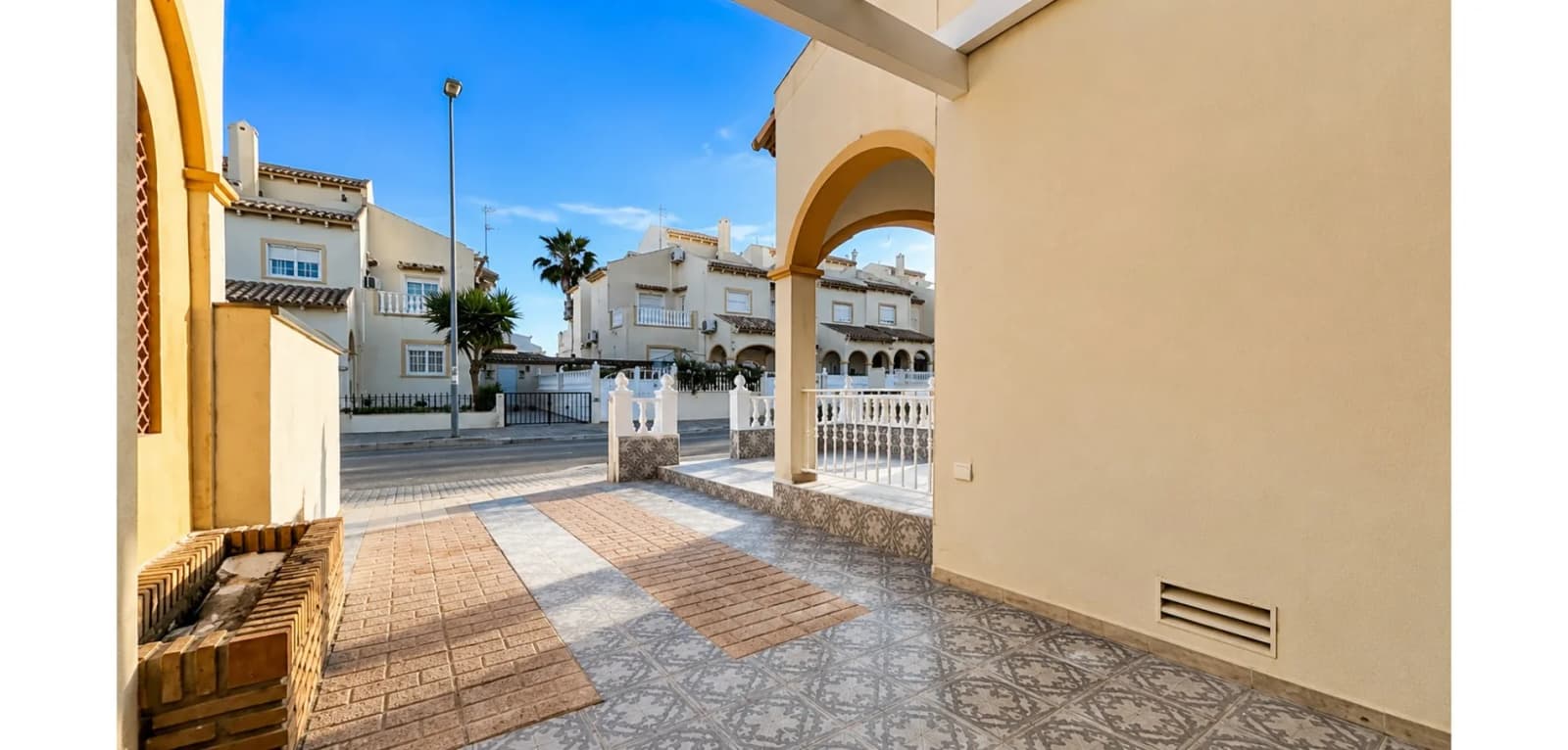 Townhouse de 2 dormitorios en venta en Orihuela Costa, Costa Blanca (Alicante) - Image 3