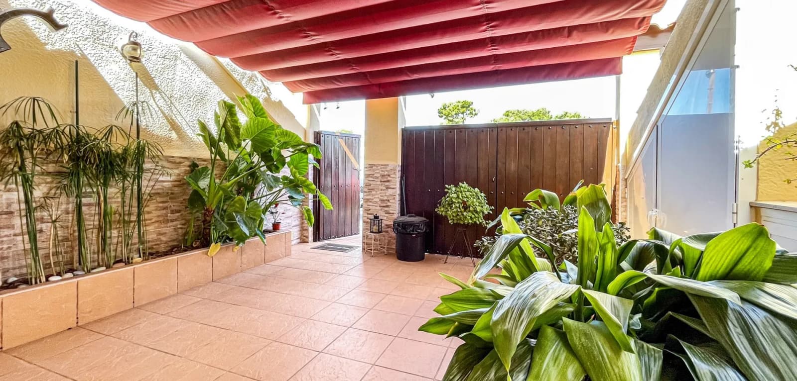 Townhouse de 3 dormitorios en venta en Torrevieja, Costa Blanca (Alicante) - Image 2