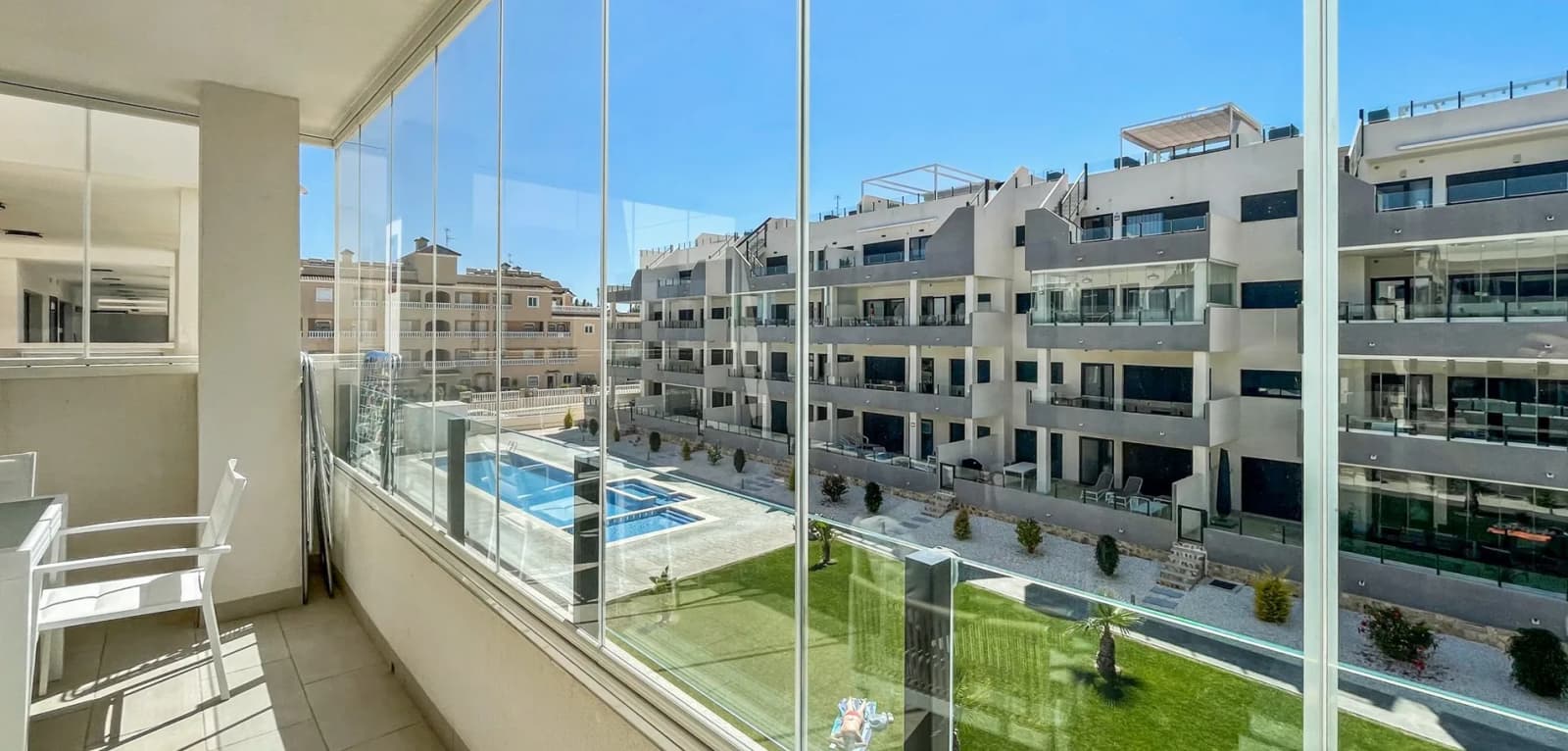 Apartment de 3 dormitorios en venta en Orihuela Costa, Costa Blanca (Alicante) - Image 4
