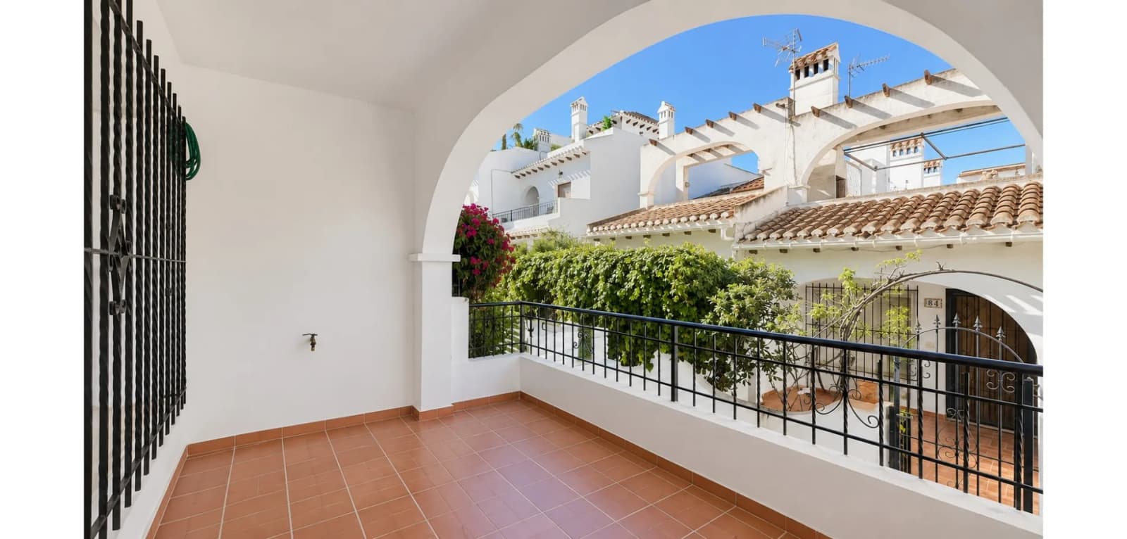 Bungalow de 2 dormitorios en venta en Torrevieja, Costa Blanca (Alicante) - Image 2