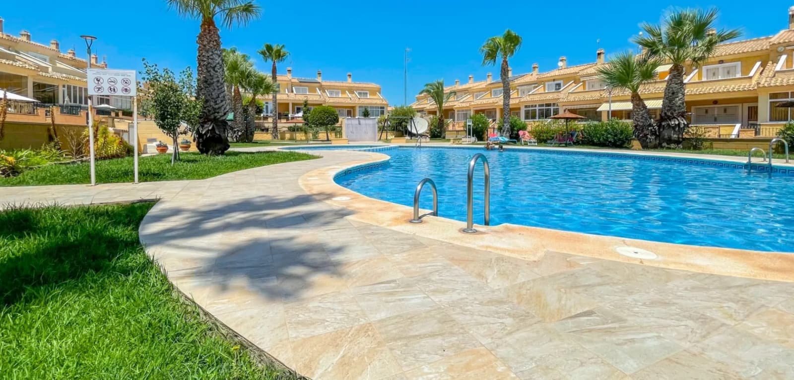 Townhouse de 4 dormitorios en venta en Orihuela Costa, Costa Blanca (Alicante) - Image 3