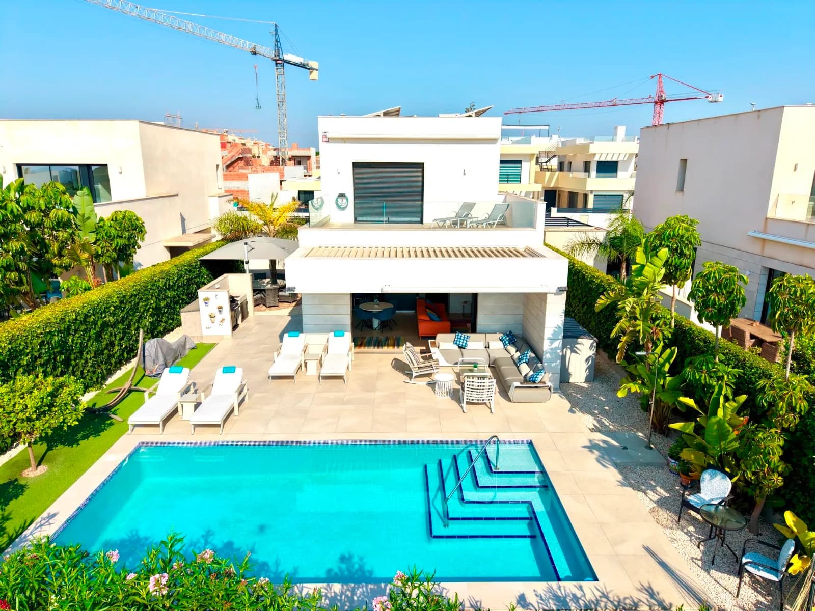 Detached Villa In Los Montesinos