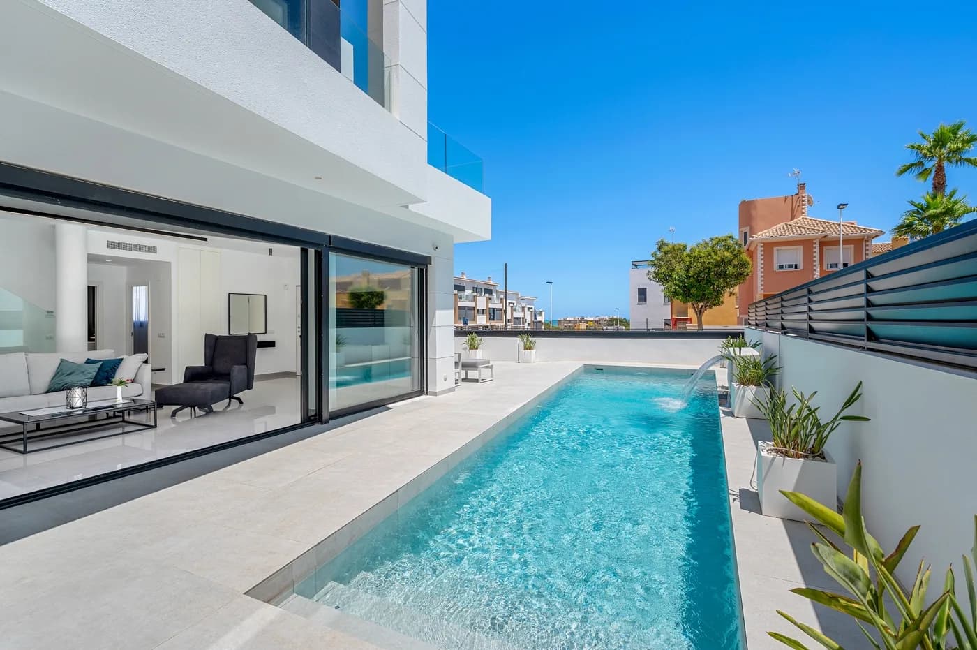 Villa de 4 dormitorios en venta en Guardamar del Segura, Alicante - Image 3