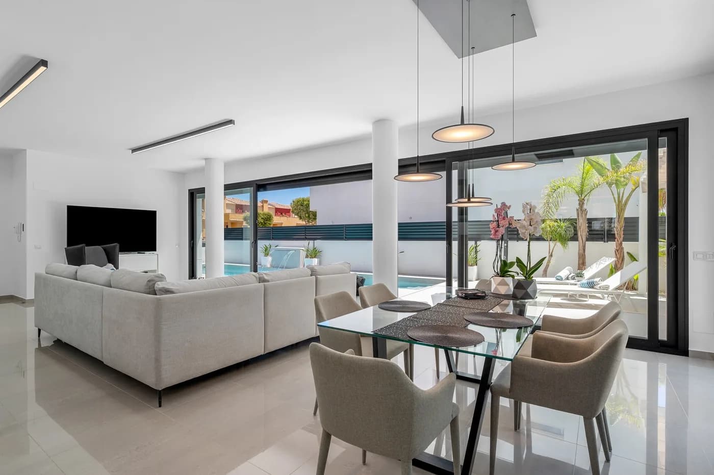 Villa de 4 dormitorios en venta en Guardamar del Segura, Alicante - Image 8