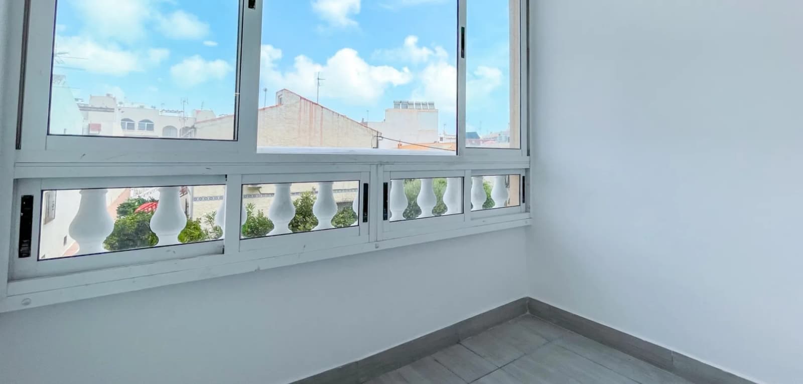 Apartment de 2 dormitorios en venta en Torrevieja, Costa Blanca (Alicante) - Image 2