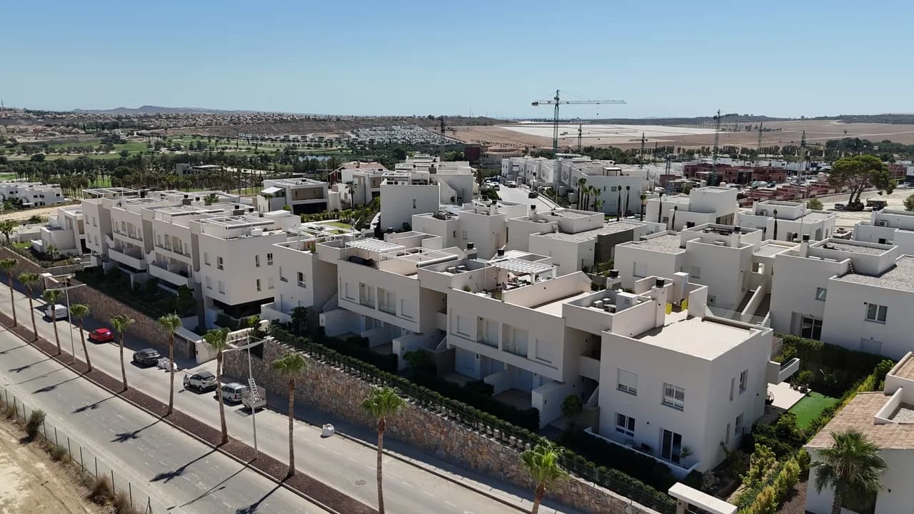 Apartment de 3 dormitorios en venta en La Finca Golf, Alicante - Image 3