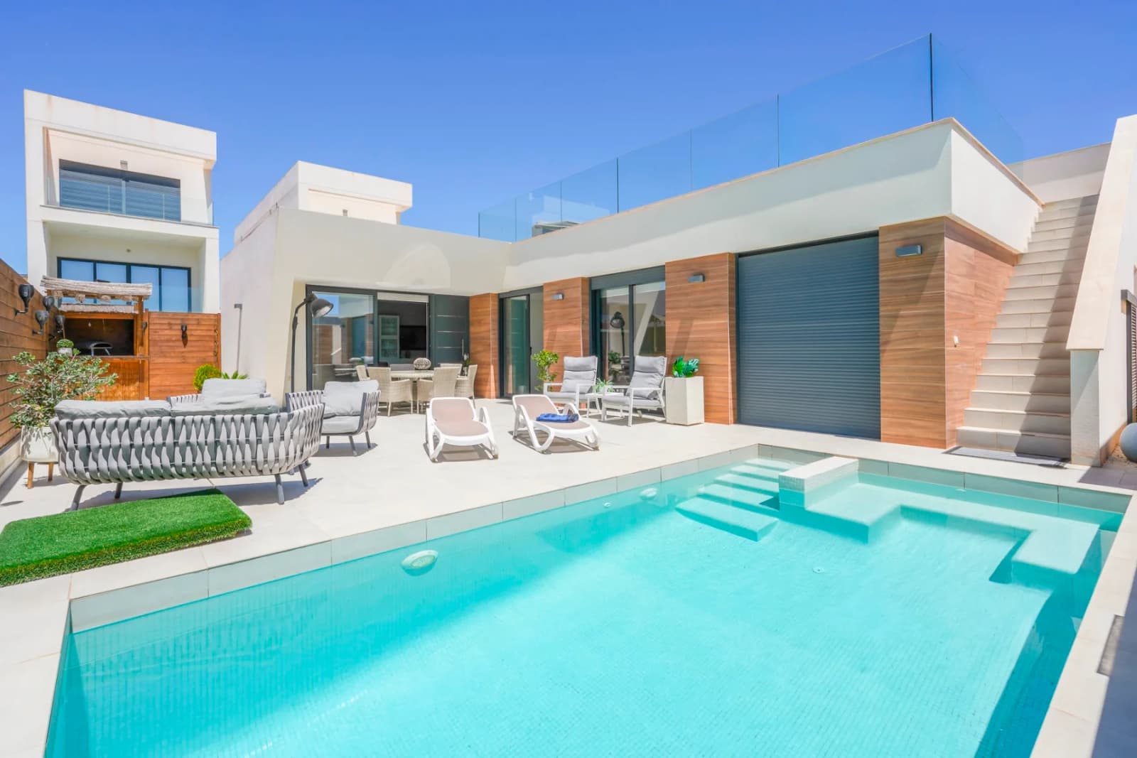 Villa de 4 dormitorios en venta en Benijófar, Alicante