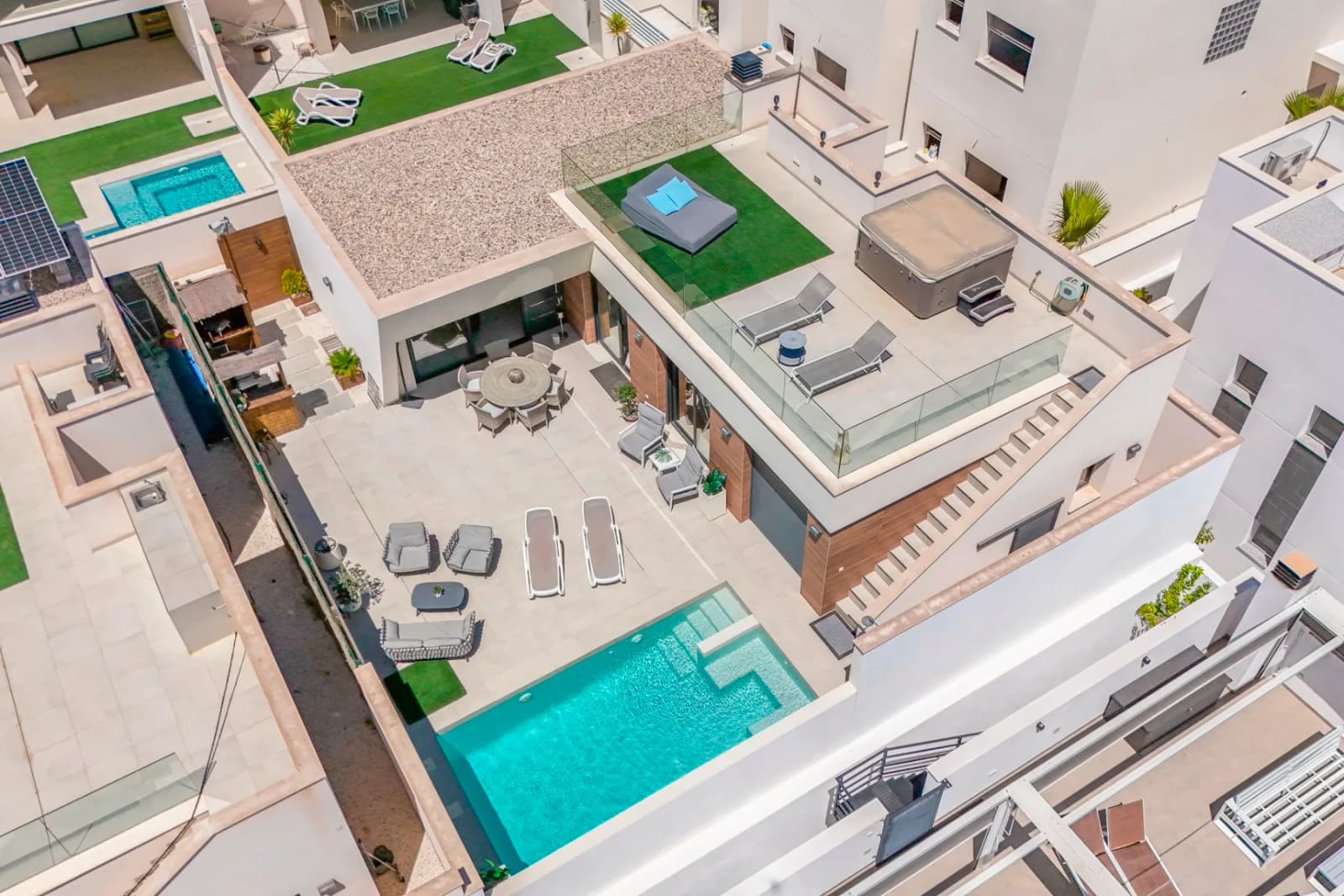 Villa de 4 dormitorios en venta en Benijófar, Alicante - Image 2