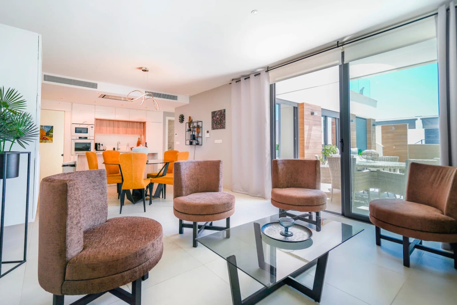 Villa de 4 dormitorios en venta en Benijófar, Alicante - Image 3