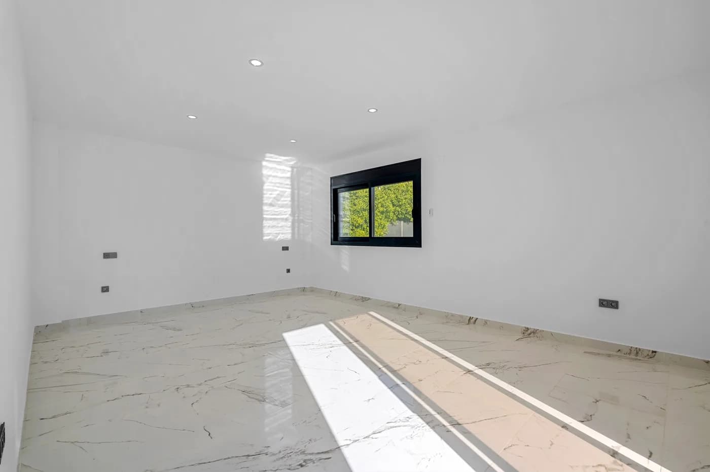 Villa de 4 dormitorios en venta en Campoamor, Alicante - Image 6