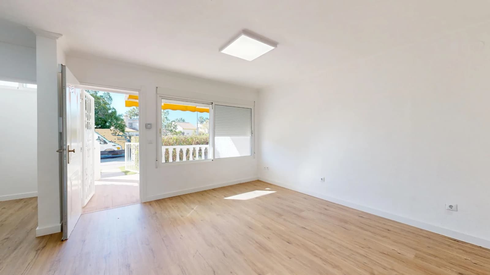 Bungalow de 2 dormitorios en venta en Orihuela costa, Alicante - Image 2
