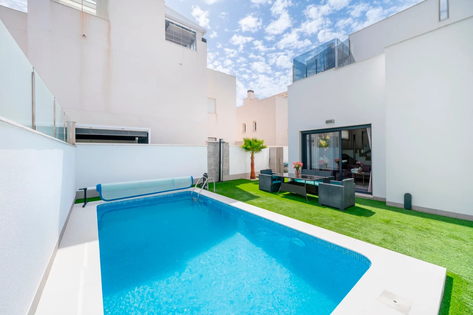 Villa de 5 dormitorios en venta en Torrevieja, Alicante - Image 4