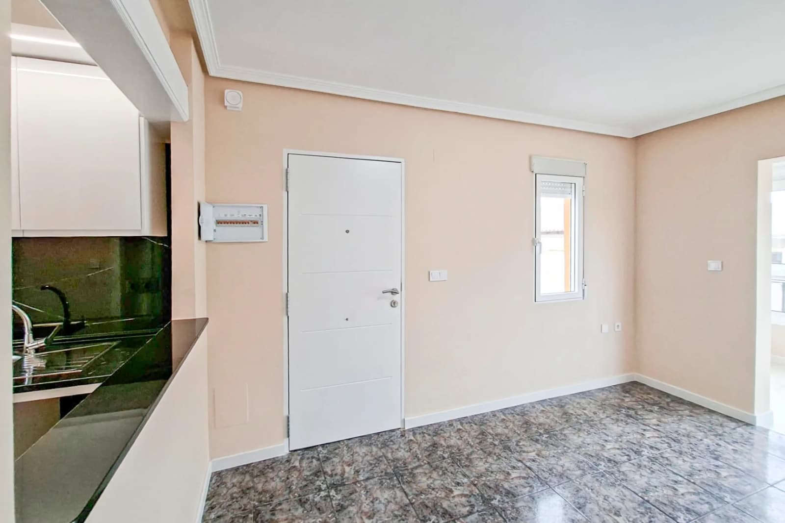 Bungalow de 2 dormitorios en venta en Orihuela costa, Alicante - Image 7