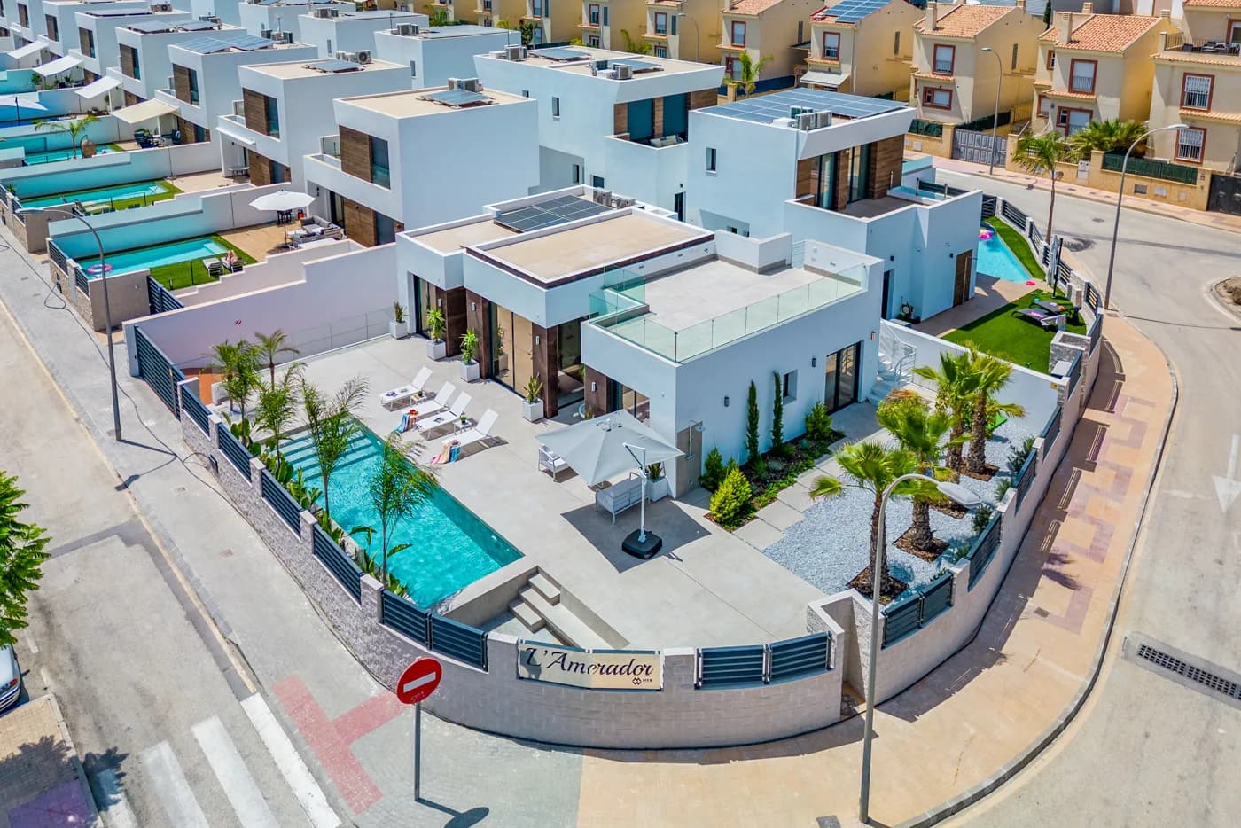Villa de 4 dormitorios en venta en El Campello, Alicante - Image 3