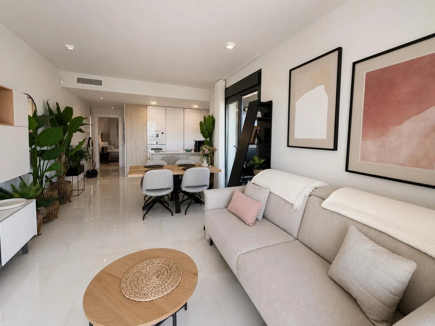 Apartment de 2 dormitorios en venta en Guardamar del Segura, Alicante - Image 3