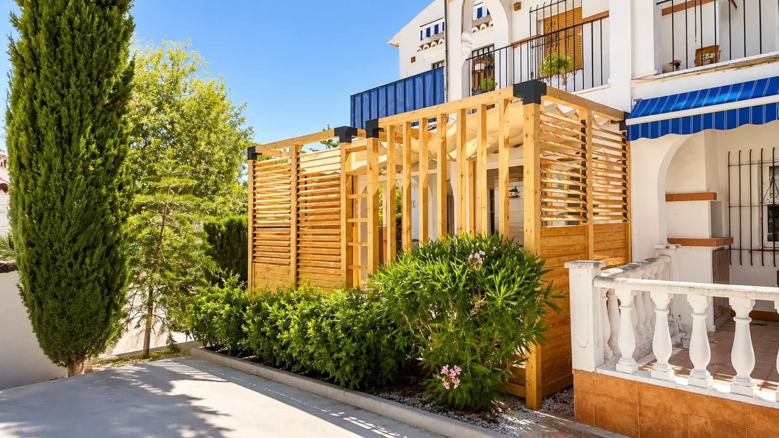 Bungalow de 2 dormitorios en venta en Torrevieja, Alicante