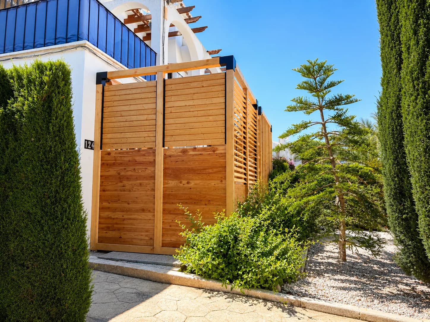 Bungalow de 2 dormitorios en venta en Torrevieja, Alicante - Image 2