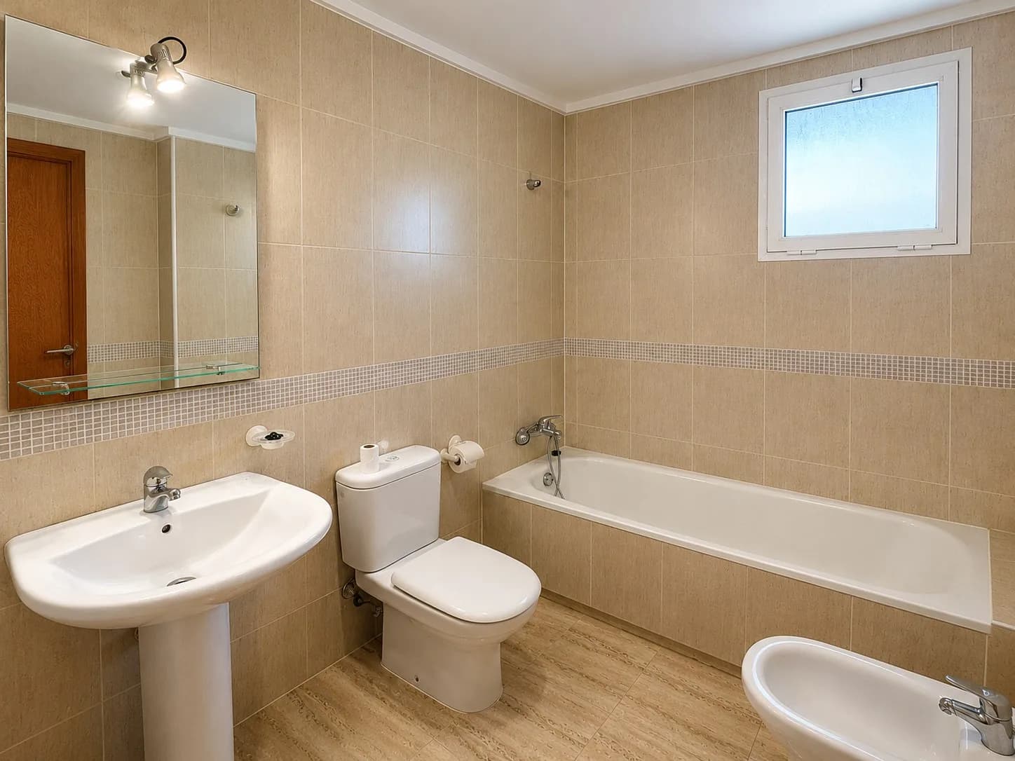 Apartment de 2 dormitorios en venta en Benidorm, Alicante - Image 3