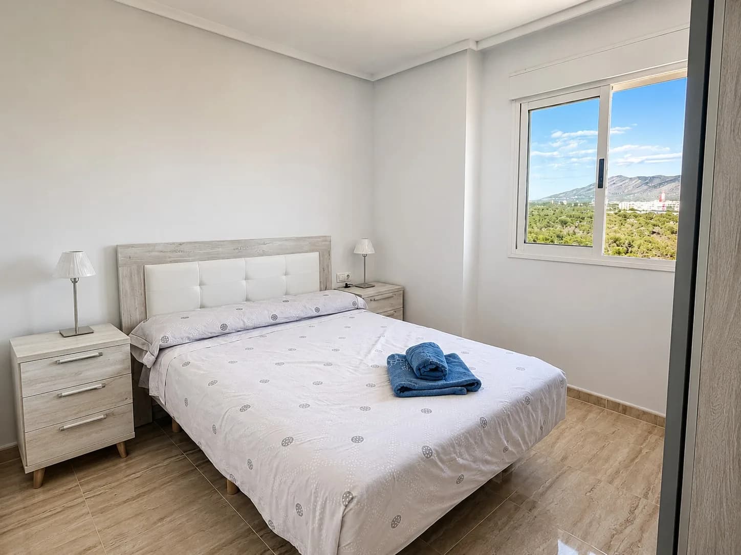 Apartment de 2 dormitorios en venta en Benidorm, Alicante - Image 4