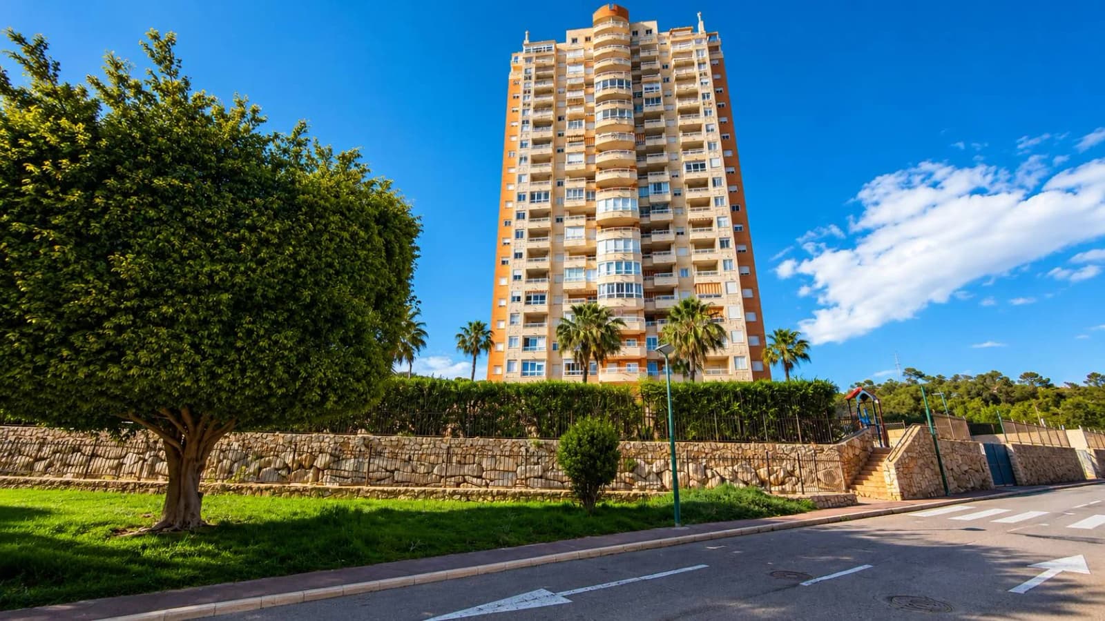 Apartment de 2 dormitorios en venta en Benidorm, Alicante - Image 5