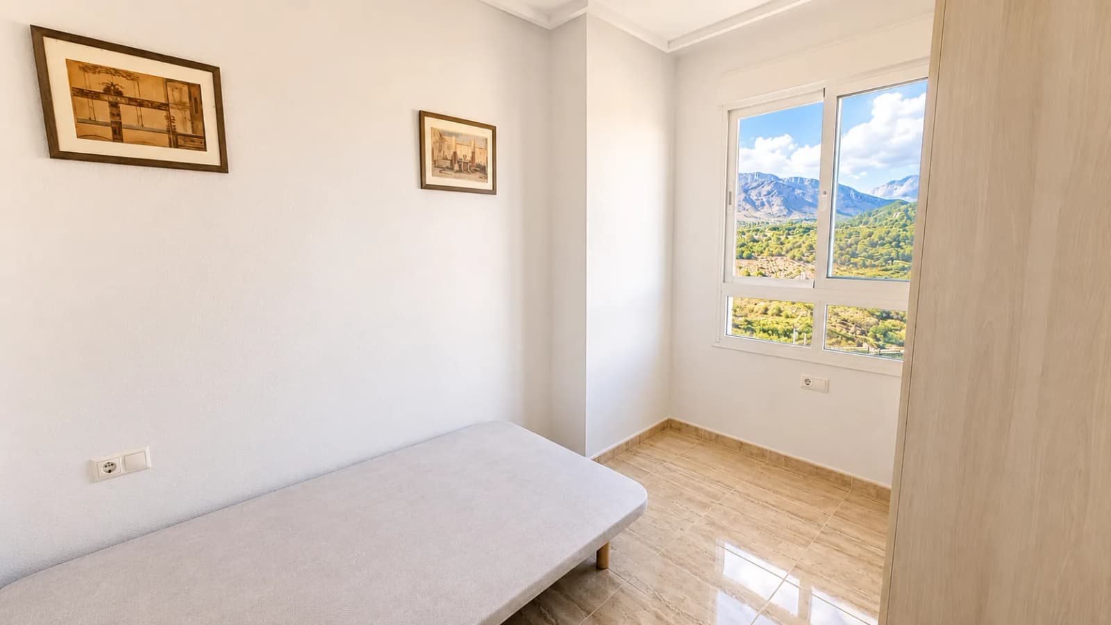 Apartment de 2 dormitorios en venta en Benidorm, Alicante - Image 8