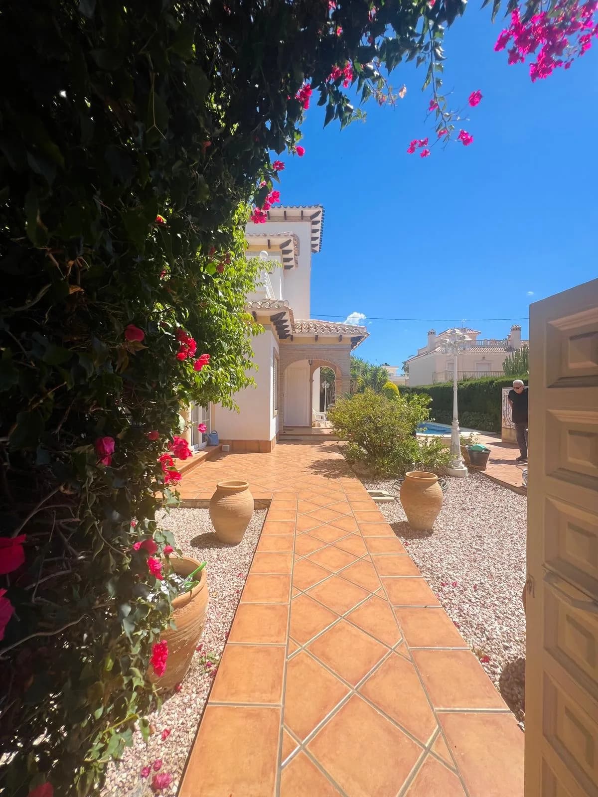 Villa de 3 dormitorios en venta en Orihuela Costa - Image 3