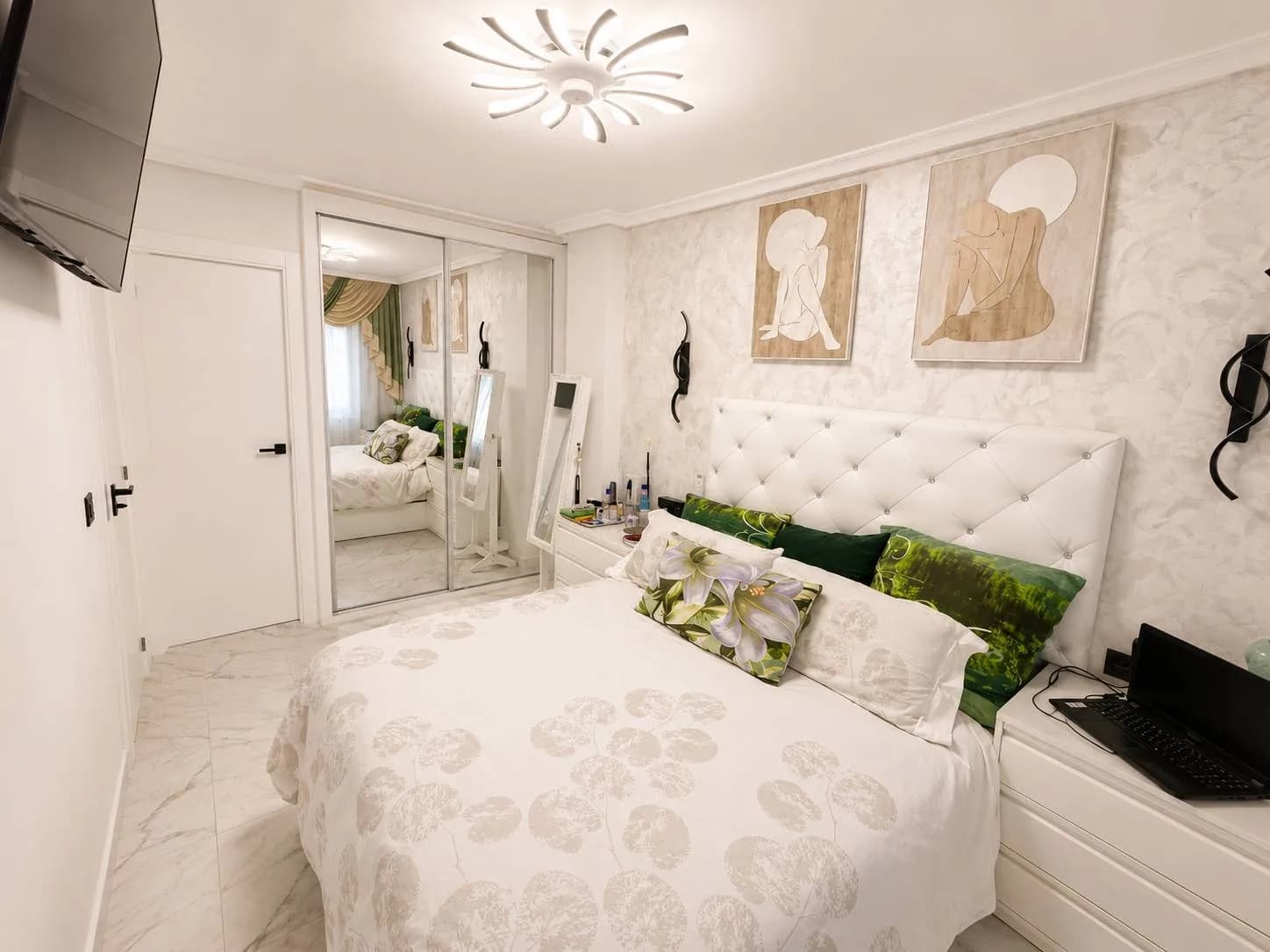 Apartment de 4 dormitorios en venta en Torrevieja - Image 2