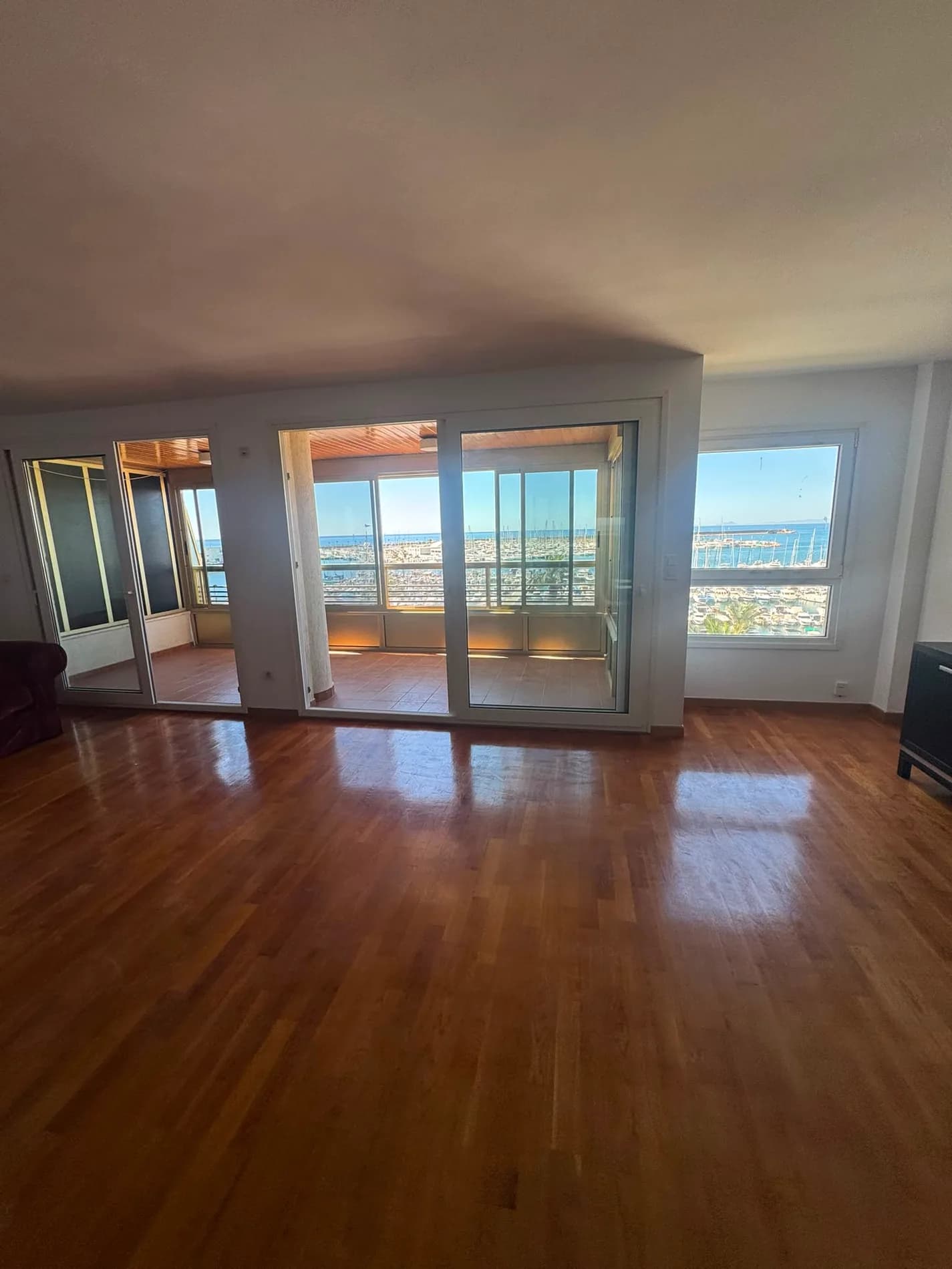 Apartment de 3 dormitorios en venta en Torrevieja, Alicante - Image 2