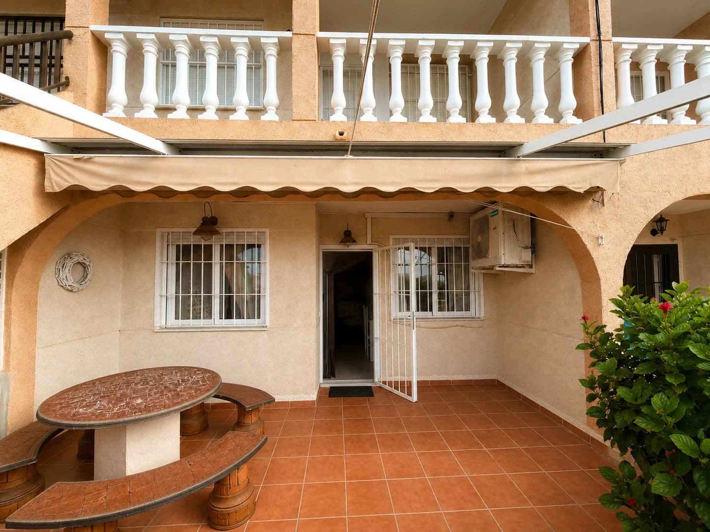 Apartment de 3 dormitorios en venta en Torrevieja, Alicante - Image 3