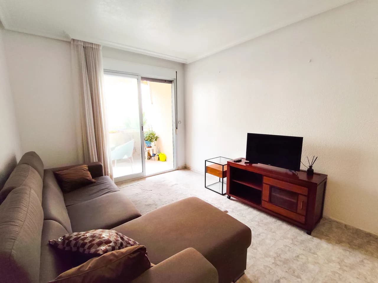 Apartment de 2 dormitorios en venta en Guardamar del Segura, Alicante - Image 3