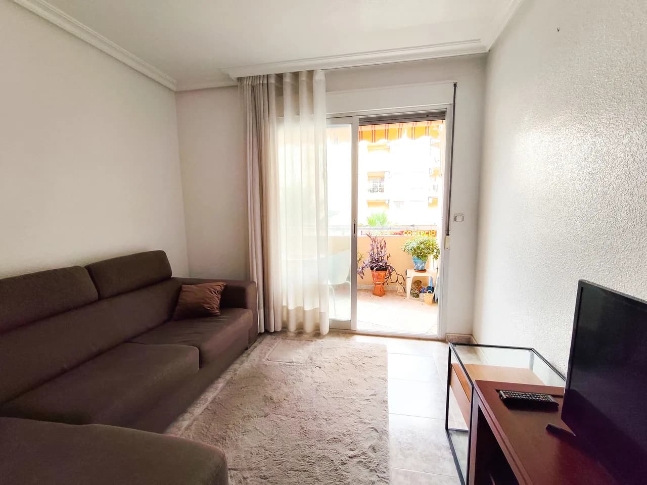 Apartment de 2 dormitorios en venta en Guardamar del Segura, Alicante - Image 4