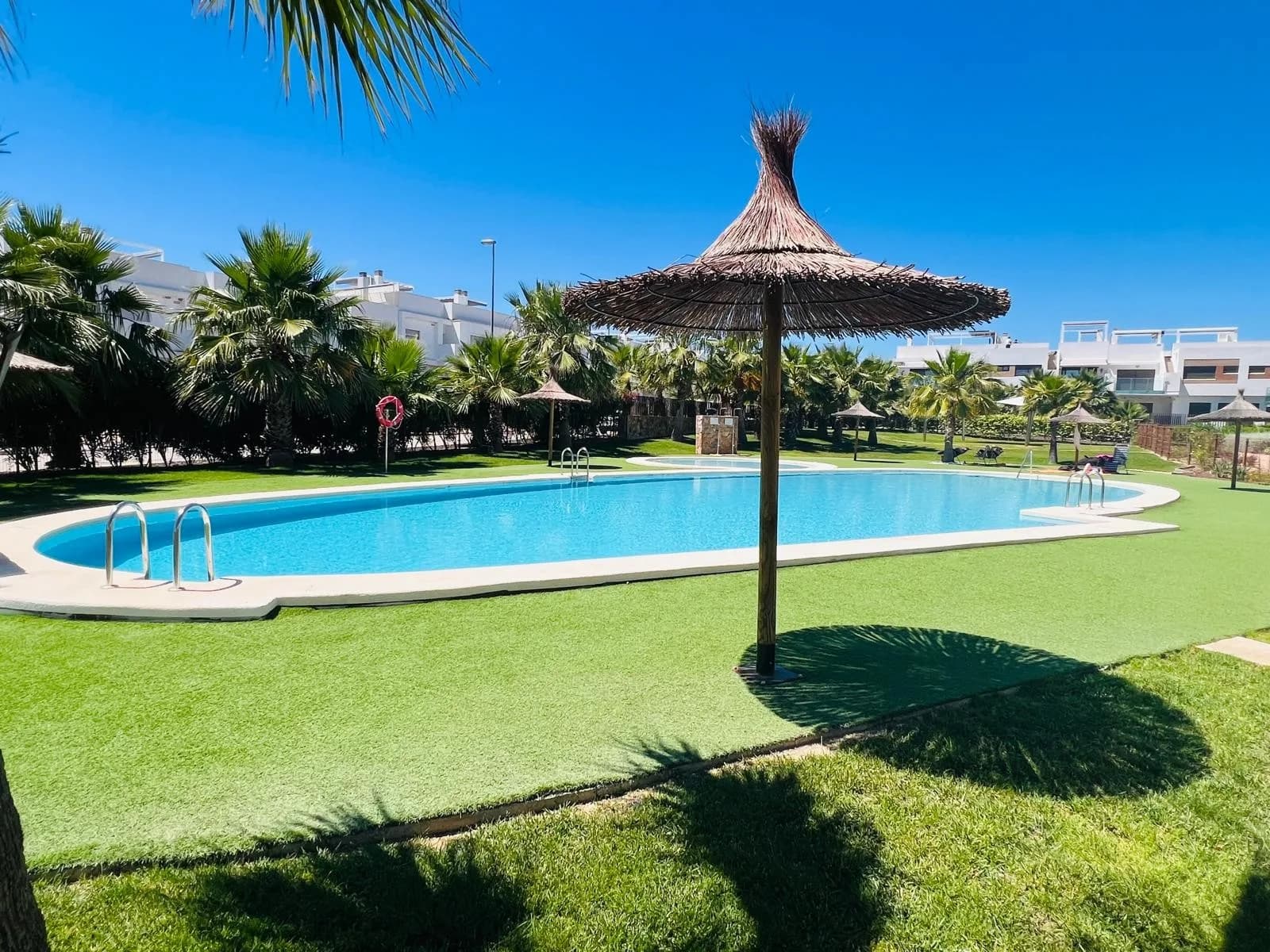 Apartment de 2 dormitorios en venta en Entre Naranjo - Vistabella Golf, Alicante