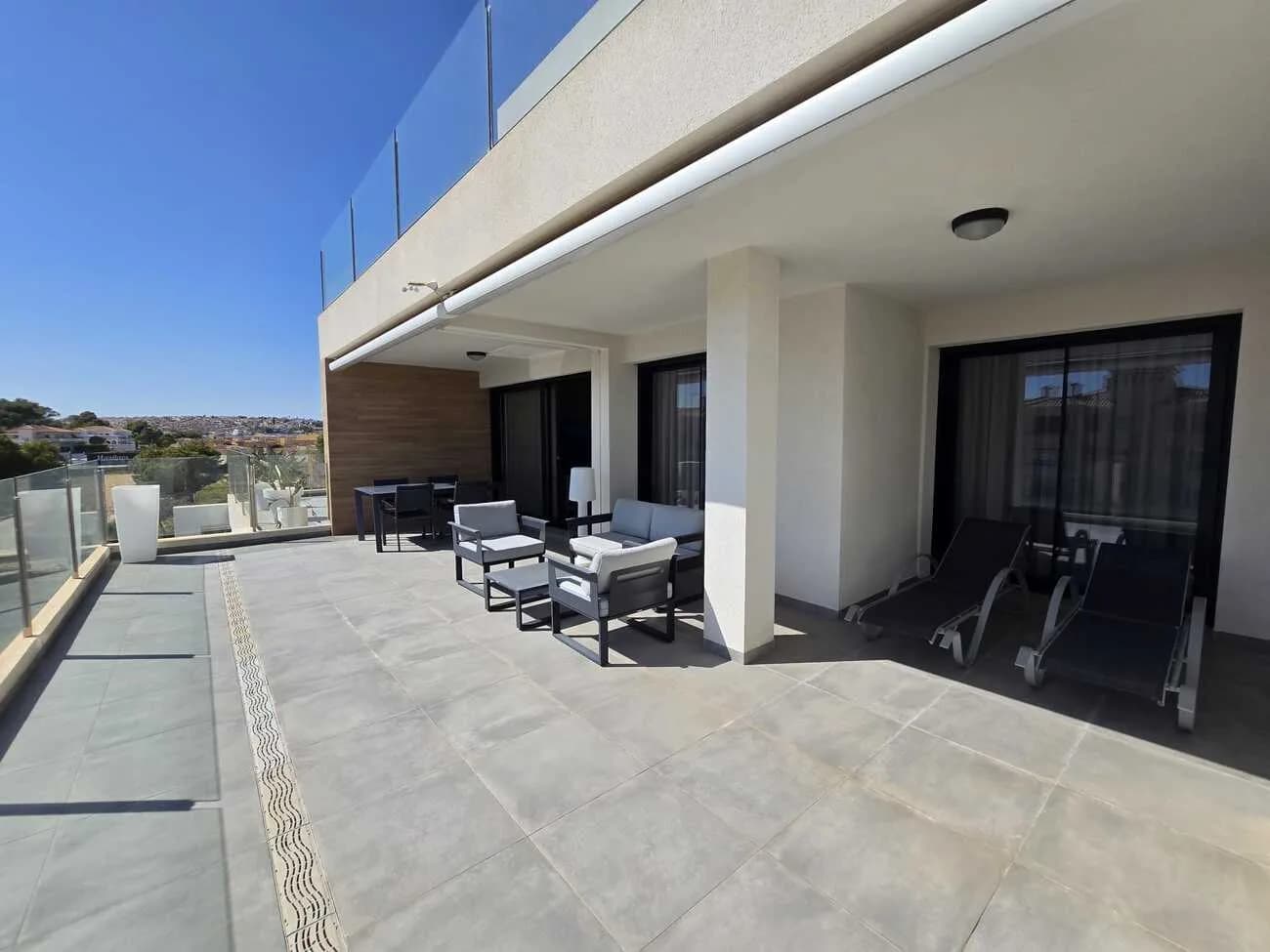 Apartment de 2 dormitorios en venta en Orihuela Costa, Alicante - Image 3