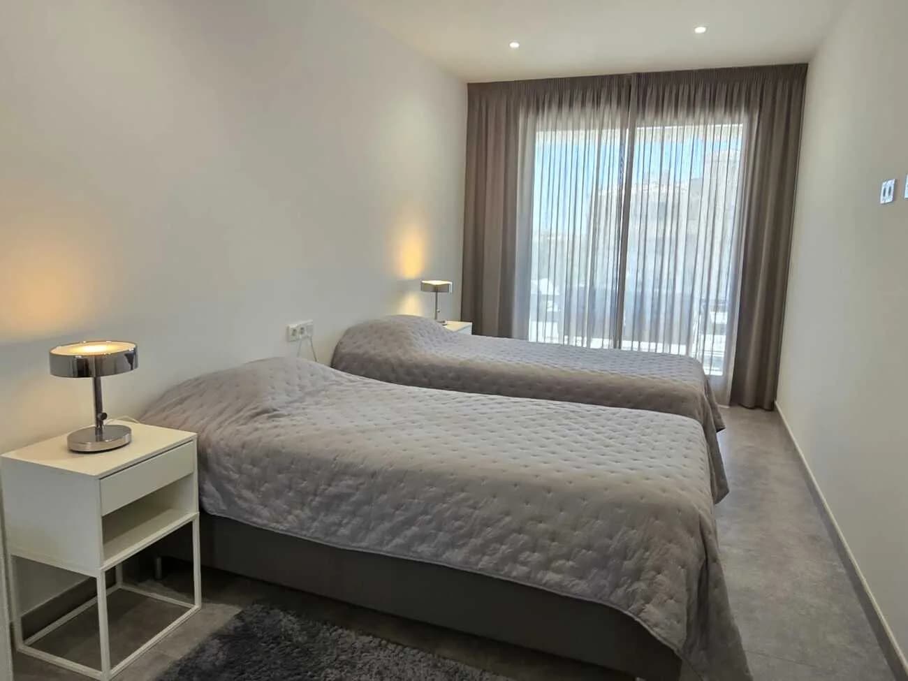 Apartment de 2 dormitorios en venta en Orihuela Costa, Alicante - Image 9