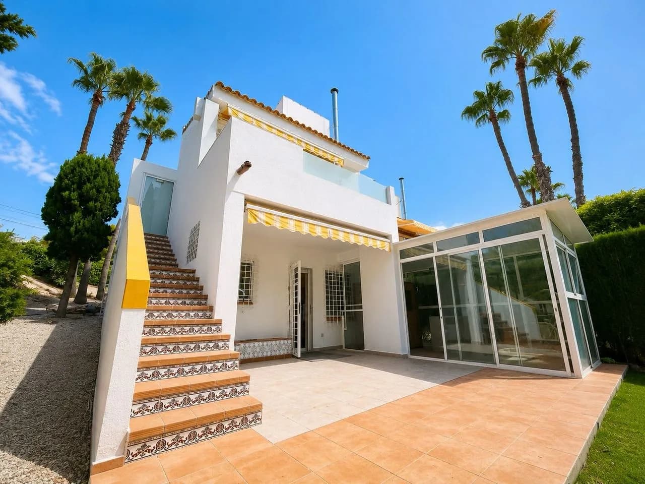 Villa de 3 dormitorios en venta en Villamartin, Alicante
