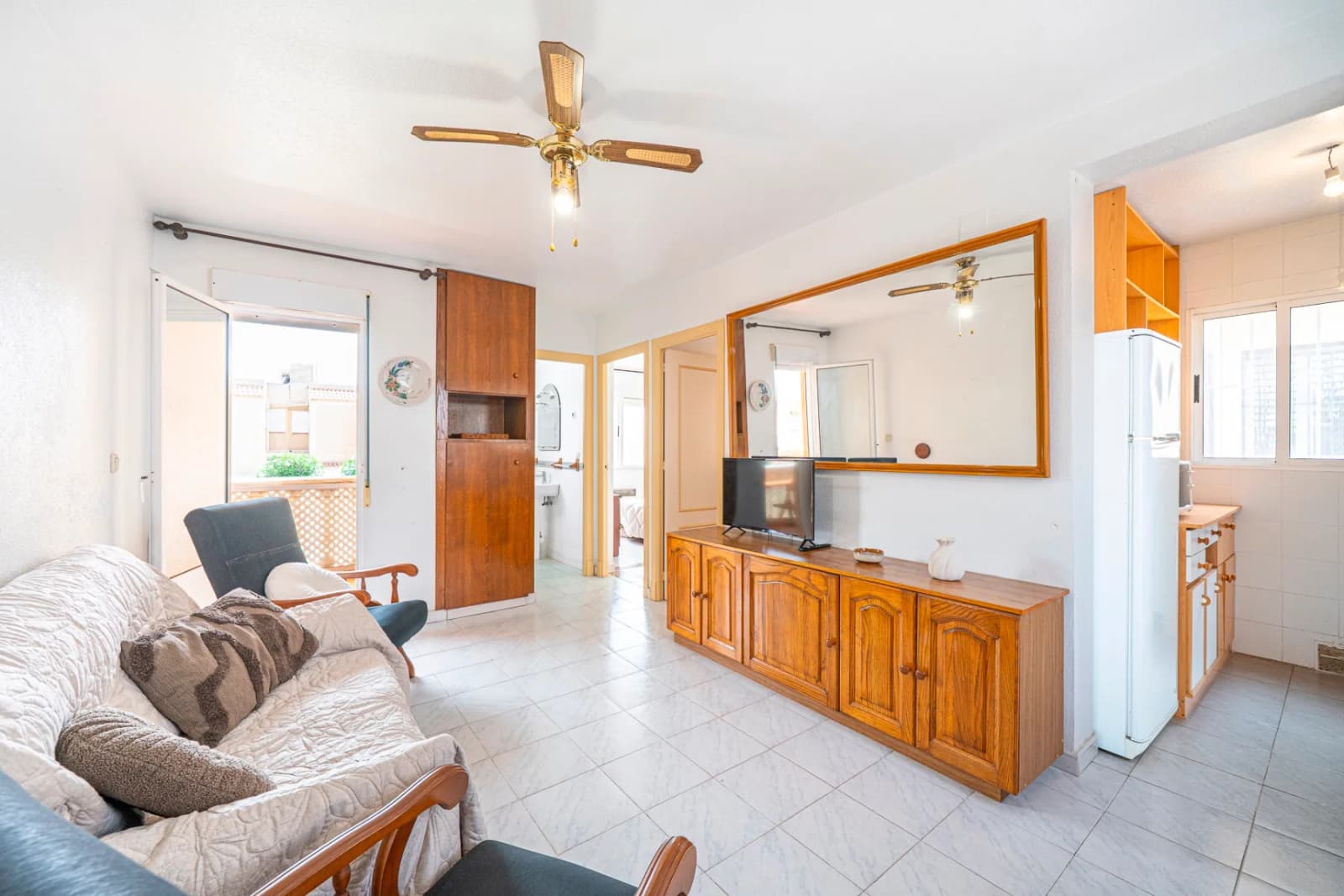 Apartment de 2 dormitorios en venta en Torrevieja, Alicante - Image 2