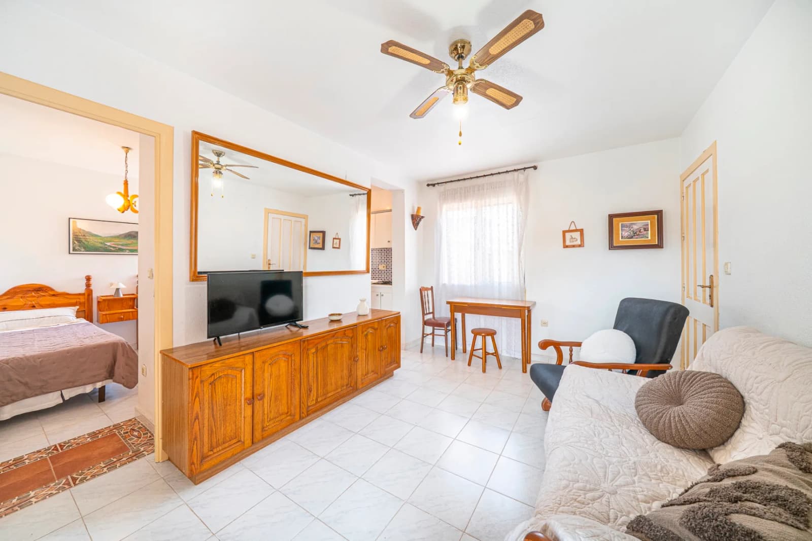 Apartment de 2 dormitorios en venta en Torrevieja, Alicante - Image 3