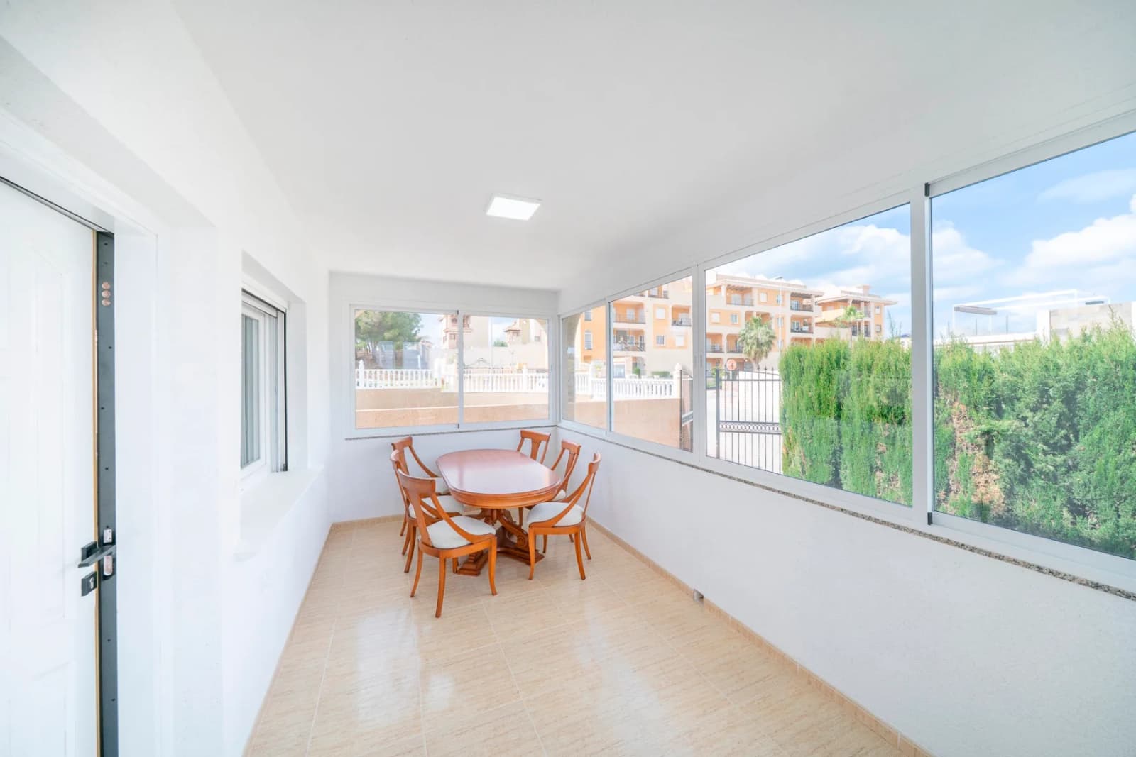 Villa de 4 dormitorios en venta en Orihuela Costa, Alicante - Image 4