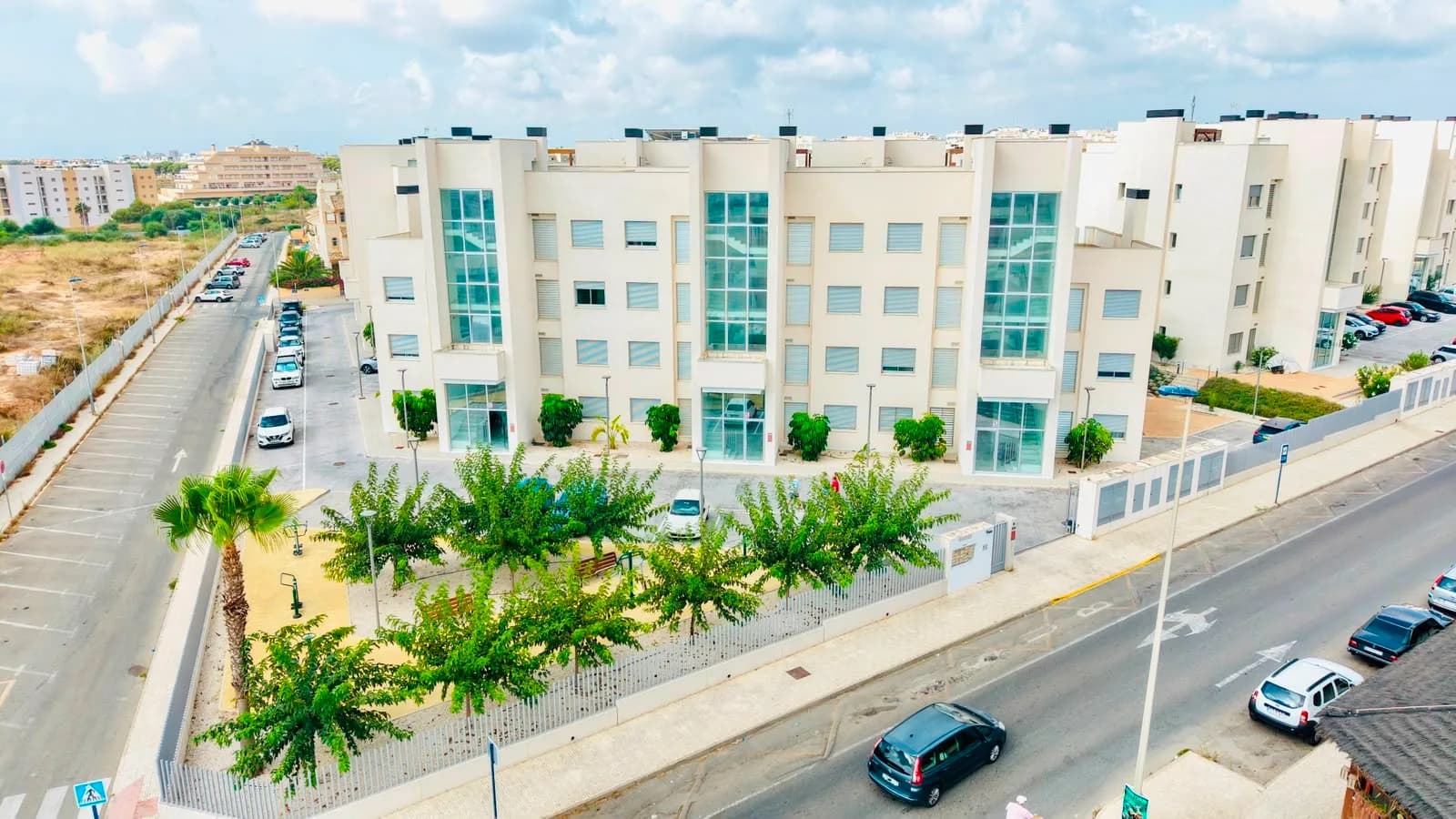 Apartment de 2 dormitorios en venta en Orihuela Costa, Alicante - Image 4