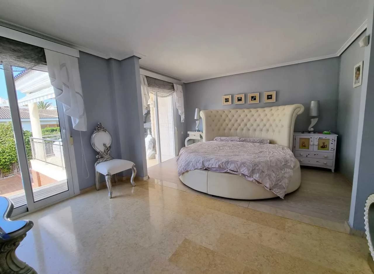 Villa de 5 dormitorios en venta en La Mata, Alicante - Image 8