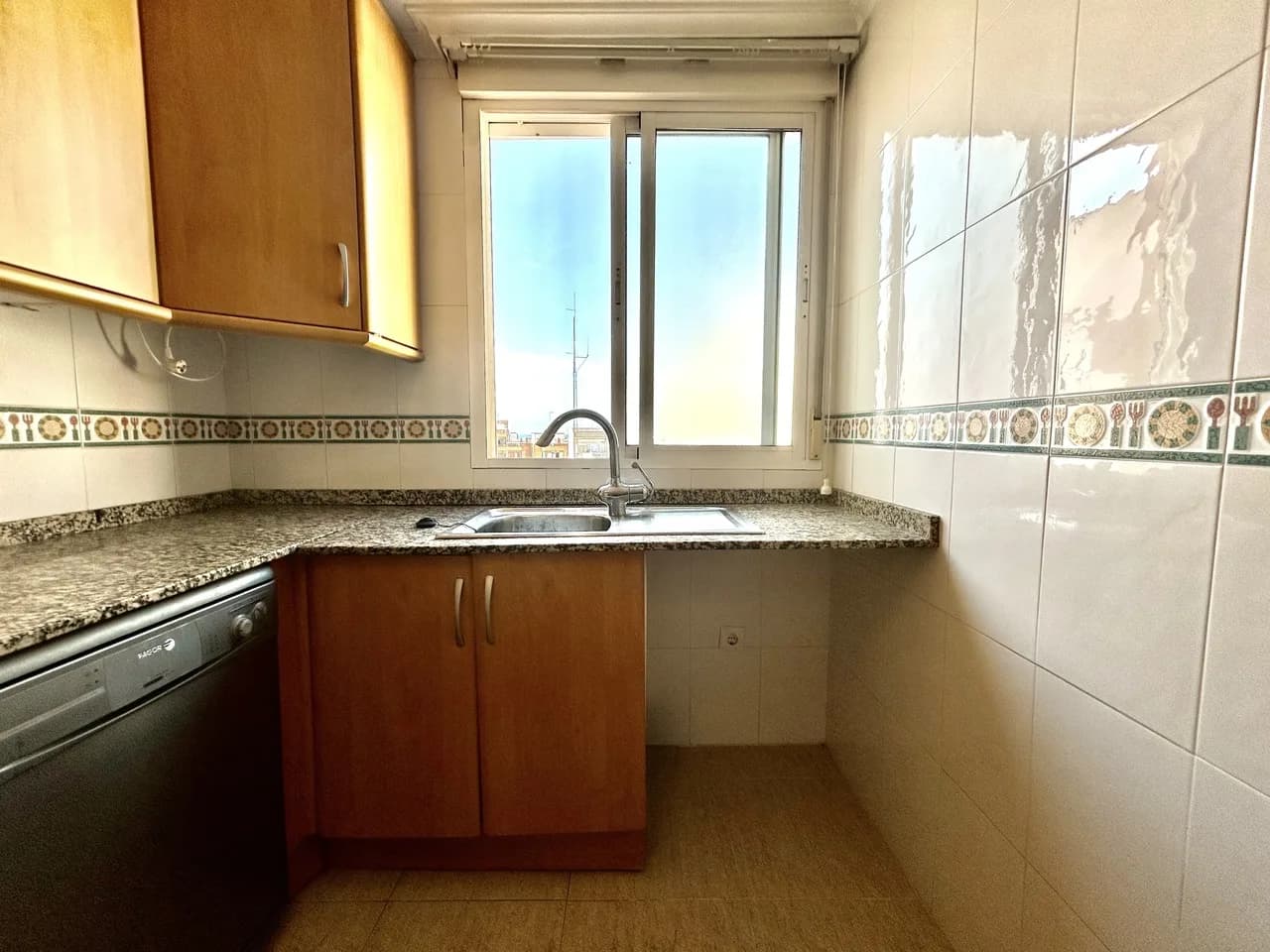Apartment de 2 dormitorios en venta en Torrevieja, Alicante - Image 8