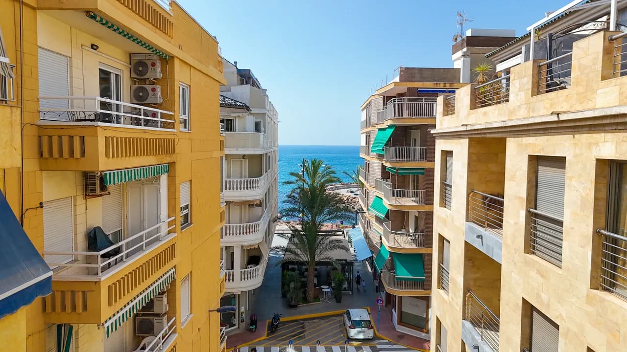 Apartment de 2 dormitorios en venta en Torrevieja, Alicante