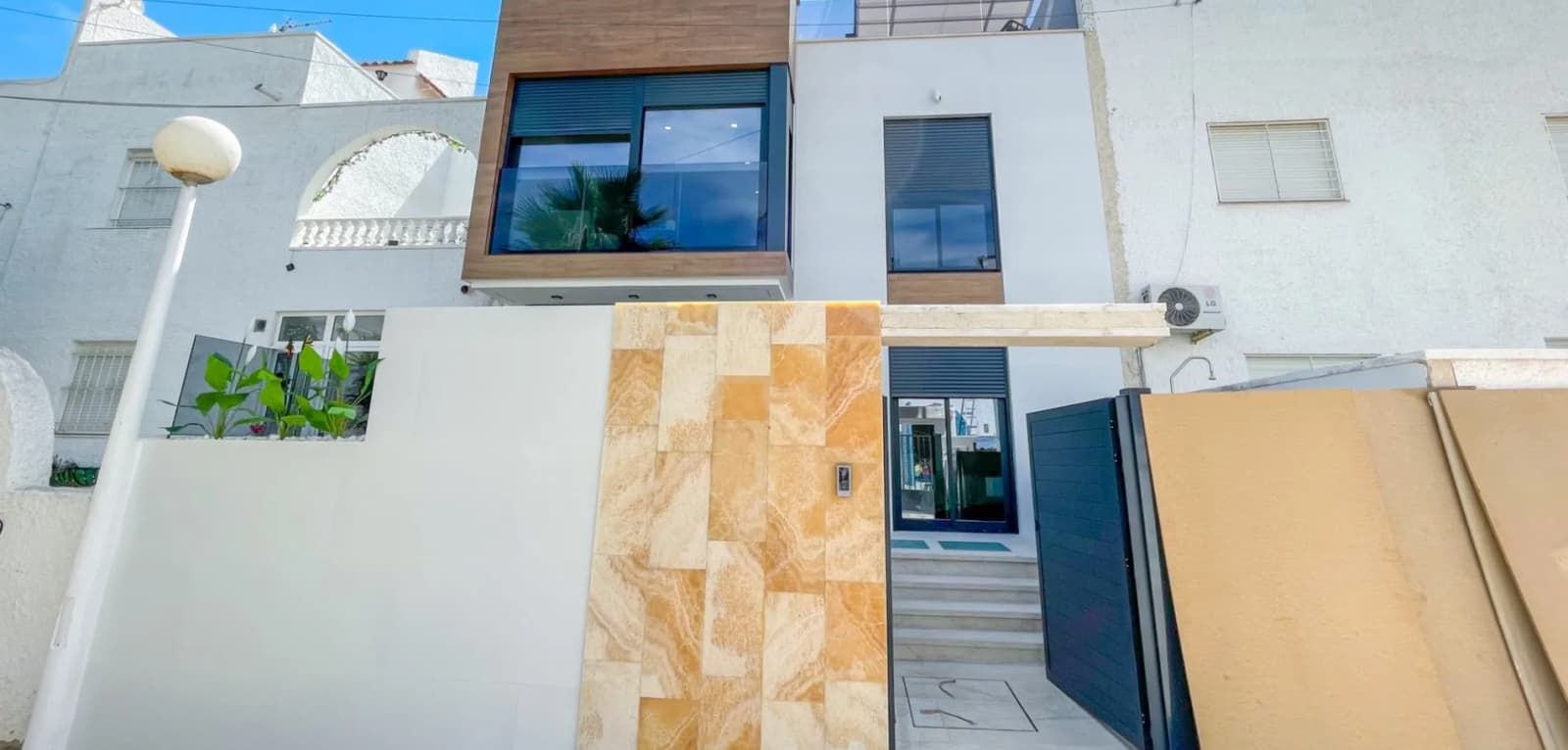 Townhouse de 3 dormitorios en venta en Torrevieja, Costa Blanca (Alicante) - Image 3