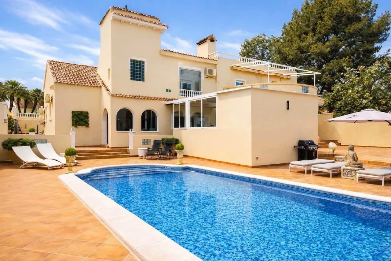 Villa de 4 dormitorios en venta en San Miguel de Salinas, Alicante