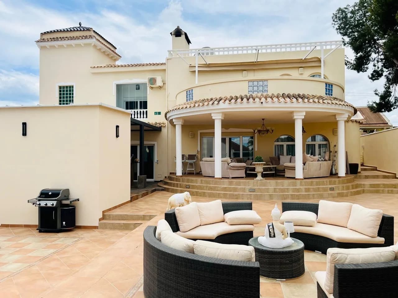 Villa de 4 dormitorios en venta en San Miguel de Salinas, Alicante - Image 2