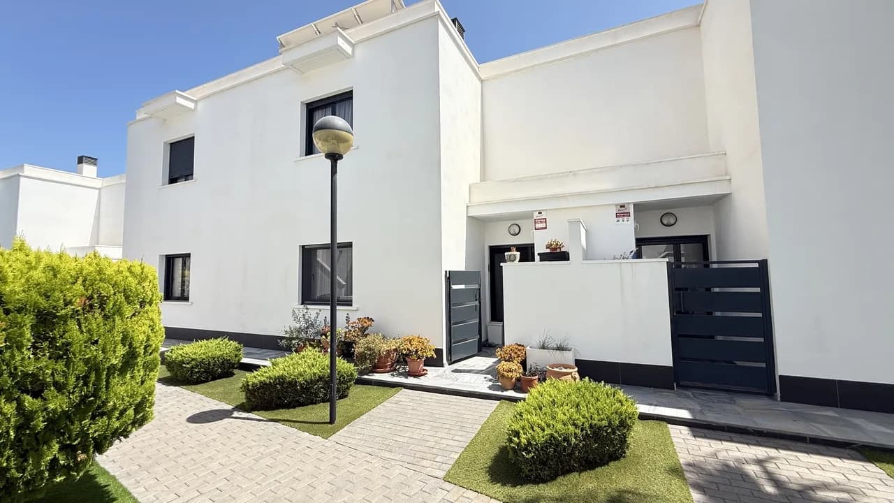 Townhouse de 3 dormitorios en venta en Cabo Roig, Alicante